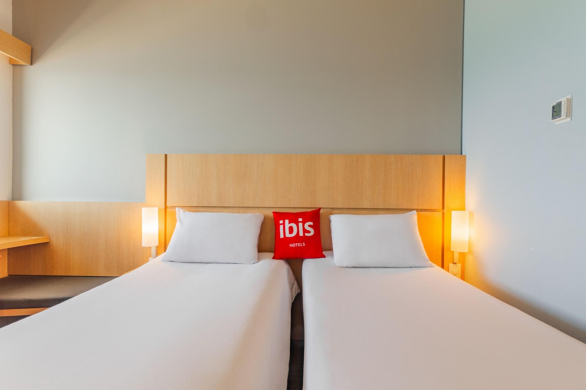 Отель Ibis Cartagena Marbella Экстерьер фото