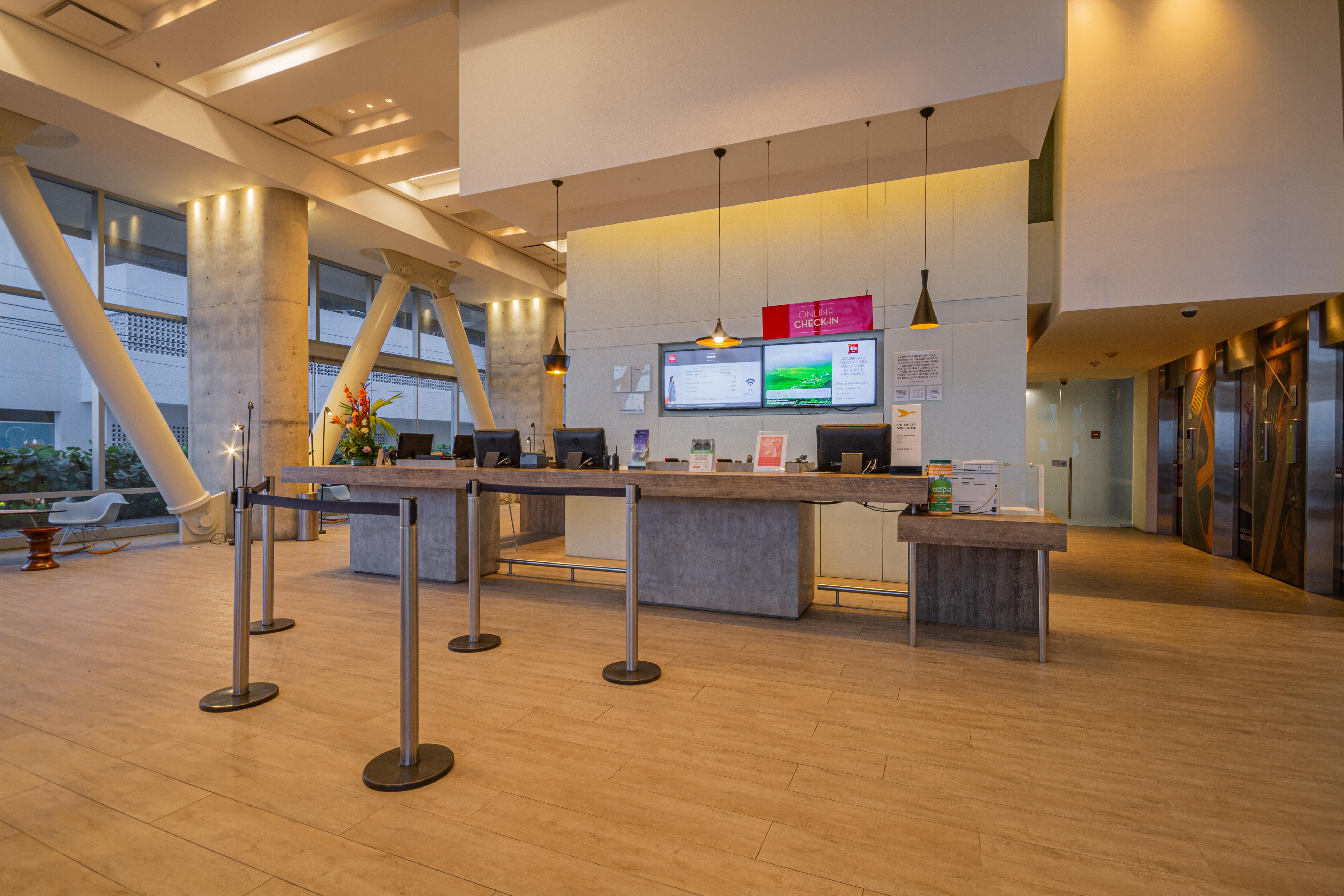 Отель Ibis Cartagena Marbella Экстерьер фото