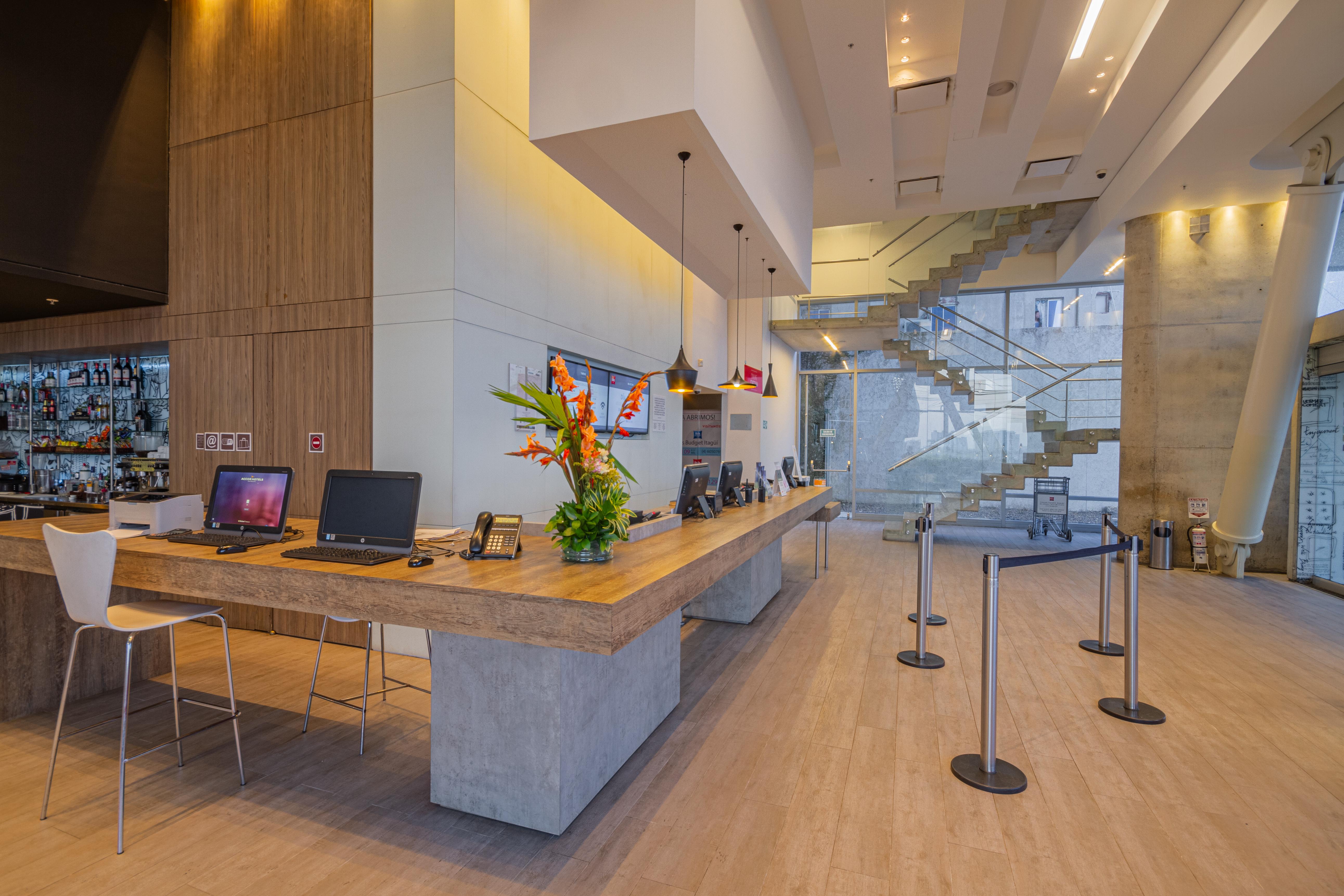 Отель Ibis Cartagena Marbella Экстерьер фото