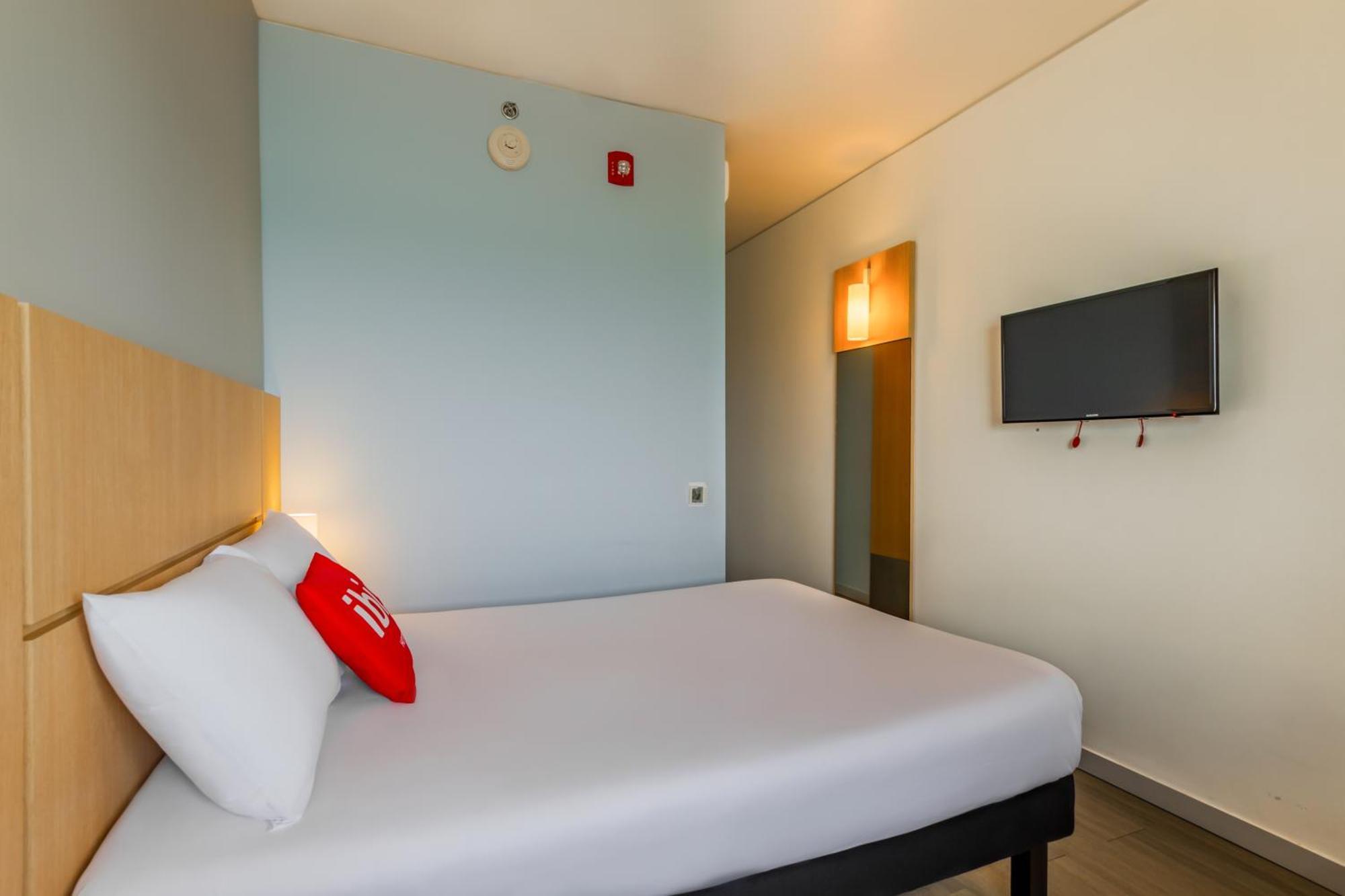 Отель Ibis Cartagena Marbella Экстерьер фото